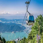Burg View Im Herzen Von Am Ossiachersee アパート トレフェン